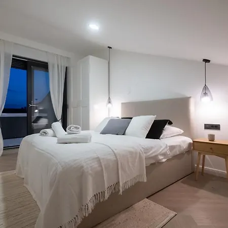 Apartment Luxury Rooftop Jacuzzi Duplex *