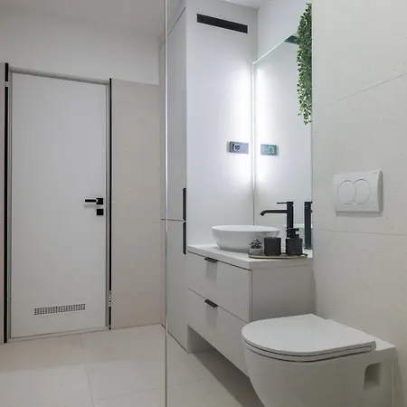 Luxury Rooftop Jacuzzi Duplex Apartment *