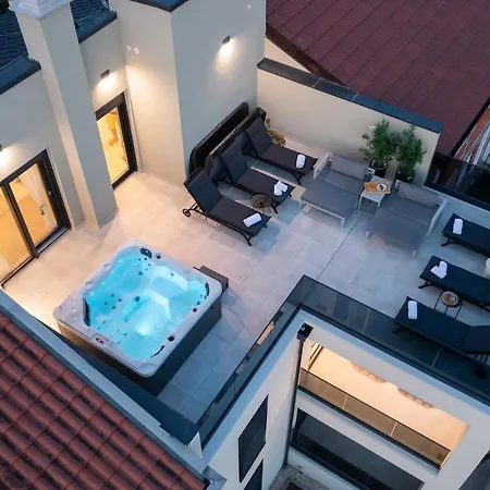 Luxury Rooftop Jacuzzi Duplex