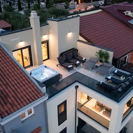 아파트 Luxury Rooftop Jacuzzi Duplex 자다르